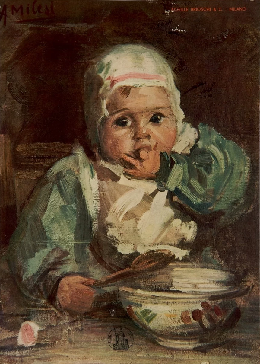 Bambino con dito in bocca e cucchiaio in mano davanti a una scodella - Museo Nazionale Collezione Salce, Treviso